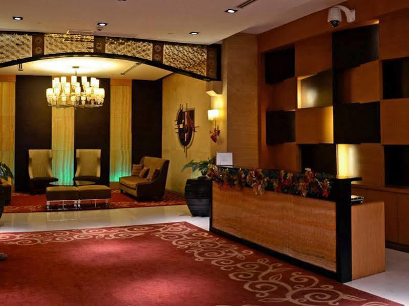 1บีอาร์ ฟูลลี เฟอร์นิช คอนโด แอท ฟอร์เบสวู๊ด พาร์คเลน เดอะ ฟอร์ต Makati City ภายนอก รูปภาพ
